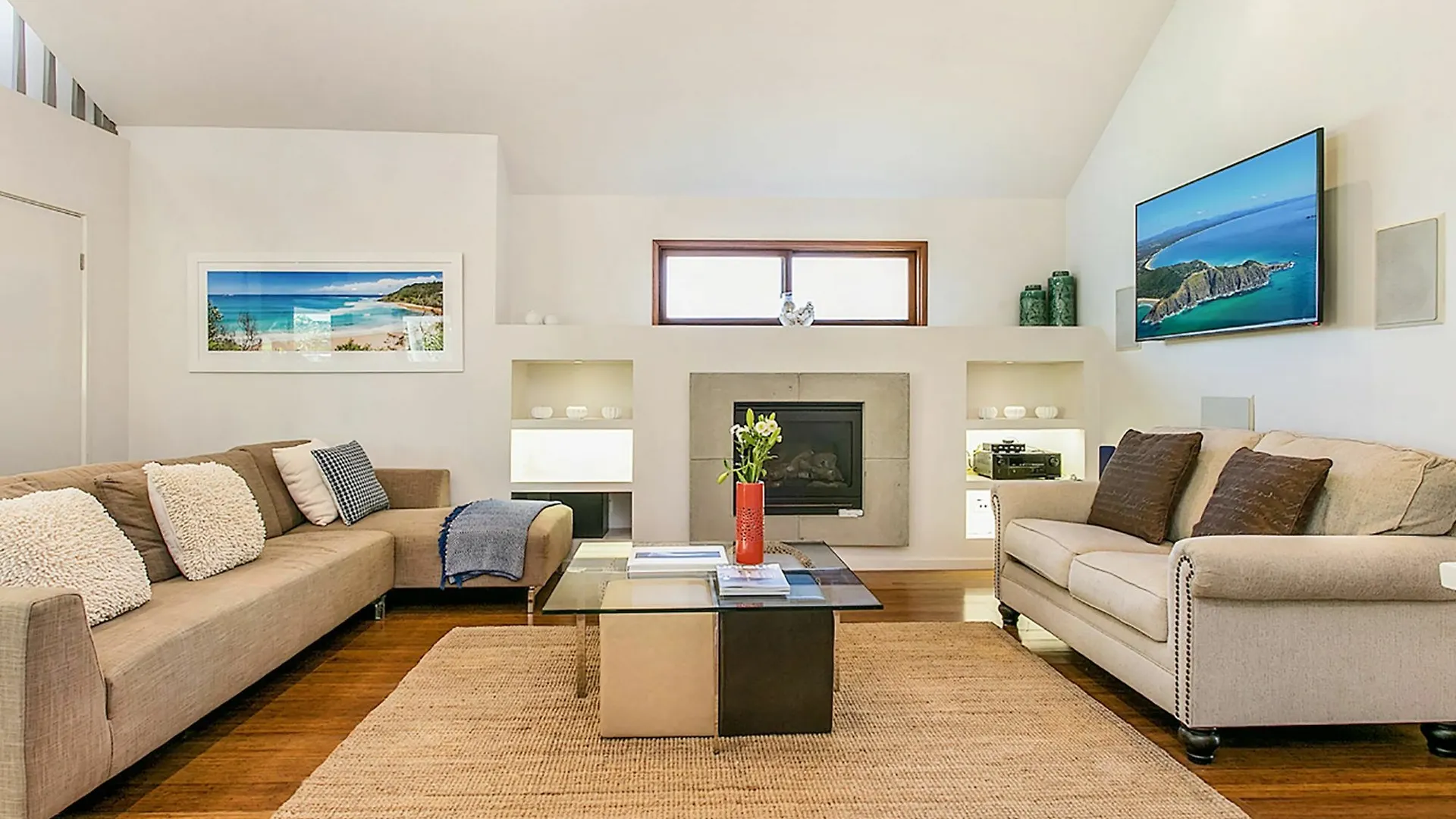 Beachcomber Blue - Expansive Beachfront Property Byron Bay Australia