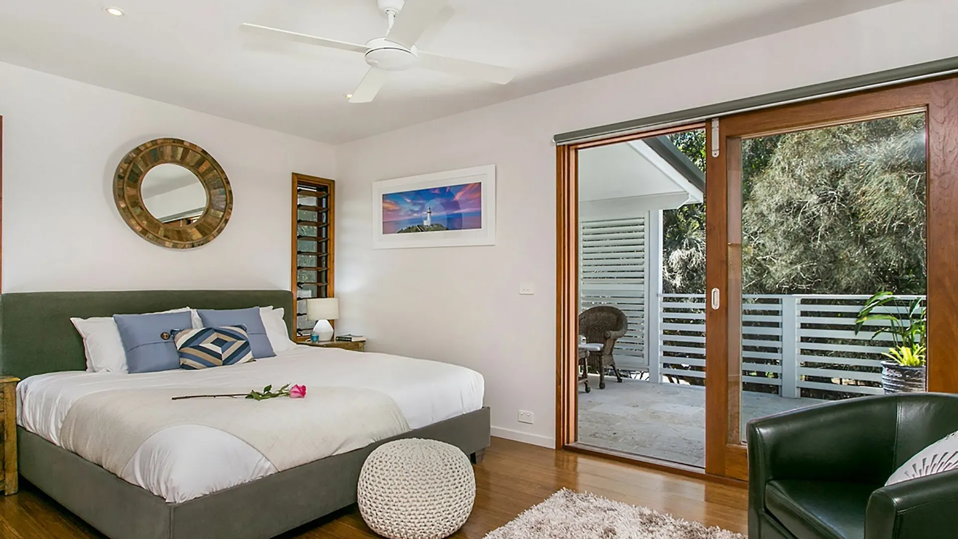 Beachcomber Blue - Expansive Beachfront Property Byron Bay Australia
