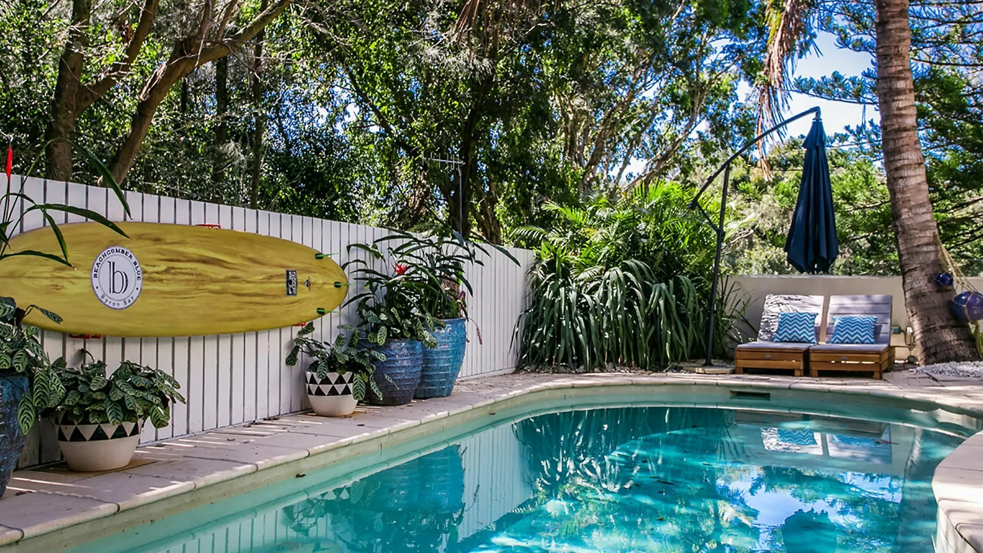 Beachcomber Blue - Expansive Beachfront Property Byron Bay Apartment