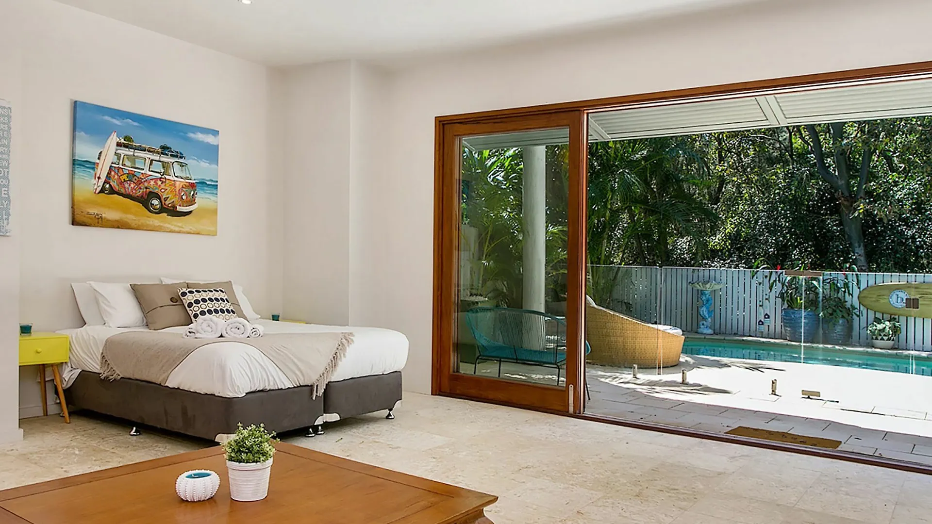 Beachcomber Blue - Expansive Beachfront Property Byron Bay